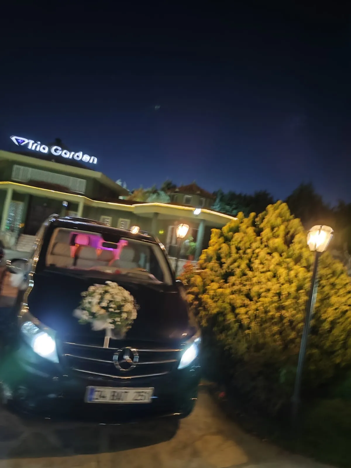 Düğün için hazırlanmış Mercedes-Vito