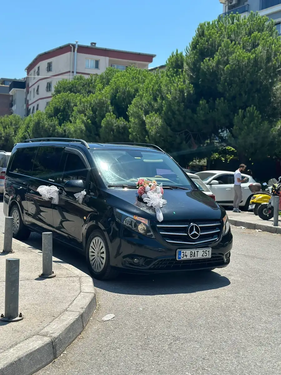 Düğün süslemeli Mercedes-Vito VIP araç