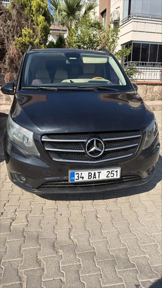 Mercedes-Vito VIP transfer aracı ön üç çeyrek